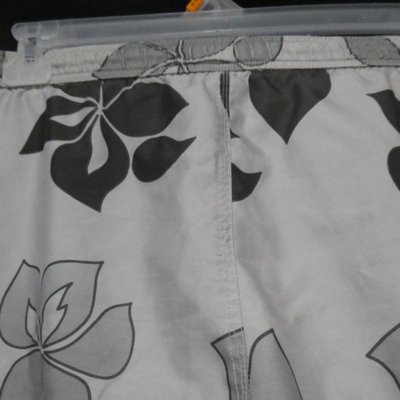 OLD NAVY | size 18 | Floral Print Swim Trunks | Mesh Lining - Picture 9 of 14